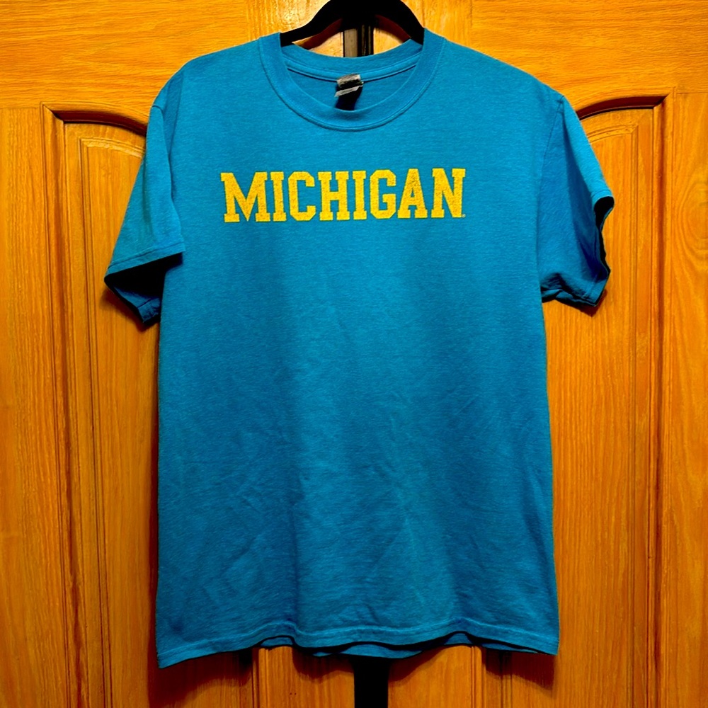 Vintage Gildan University of Michigan T-Shirt in MEDIUM and Rare Light Blue